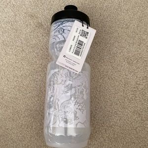 Lululemon cycling water bottle